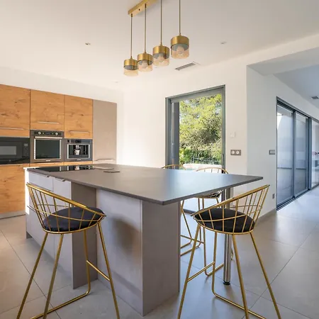 Prestige Yourhosthelper Nîmes