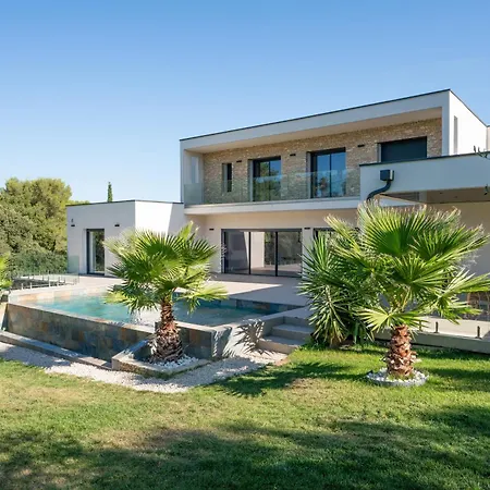 Prestige Yourhosthelper *